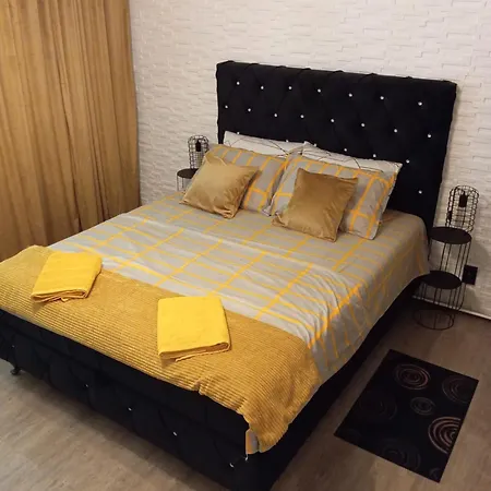Black Diamond Lux Apartment